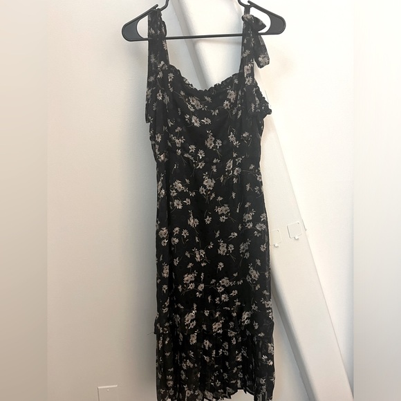 Lulus Dresses & Skirts - NWOT Lulus Midi Black Floral Print Dress